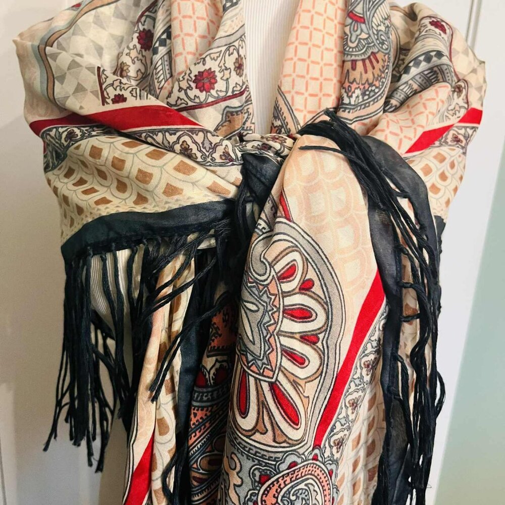 Vintage Bohemian Fringe Shawl — Paisley & Geometric Fusion (130 × 130 cm)